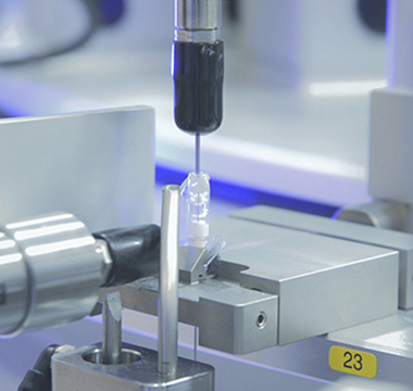 自动化组装设备产品展示,精密机械装置,工业自动化生产线,工厂车间背景